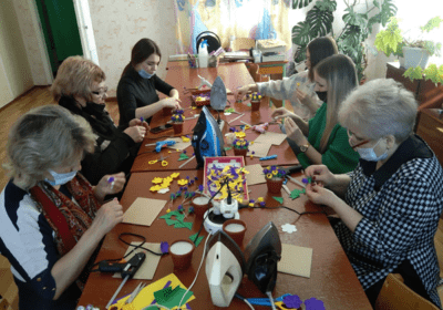 Мастер- класс для работников учереждений культуры Нижнеломовского района по изготовлению «Цветов из фоамирана»