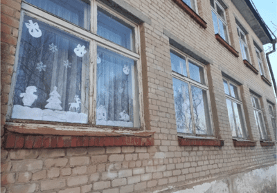 В преддверии Нового года специалисты Норовского библиотечно-досугового центра украсили окна.